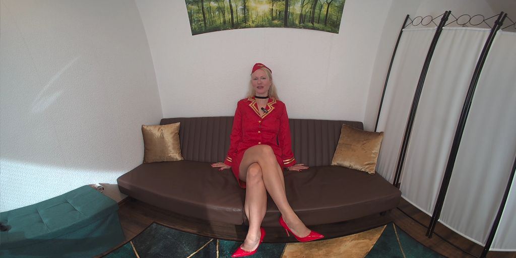 sexy foto nr. 2 von Stewardess beruhigt Sie durch Facesitting