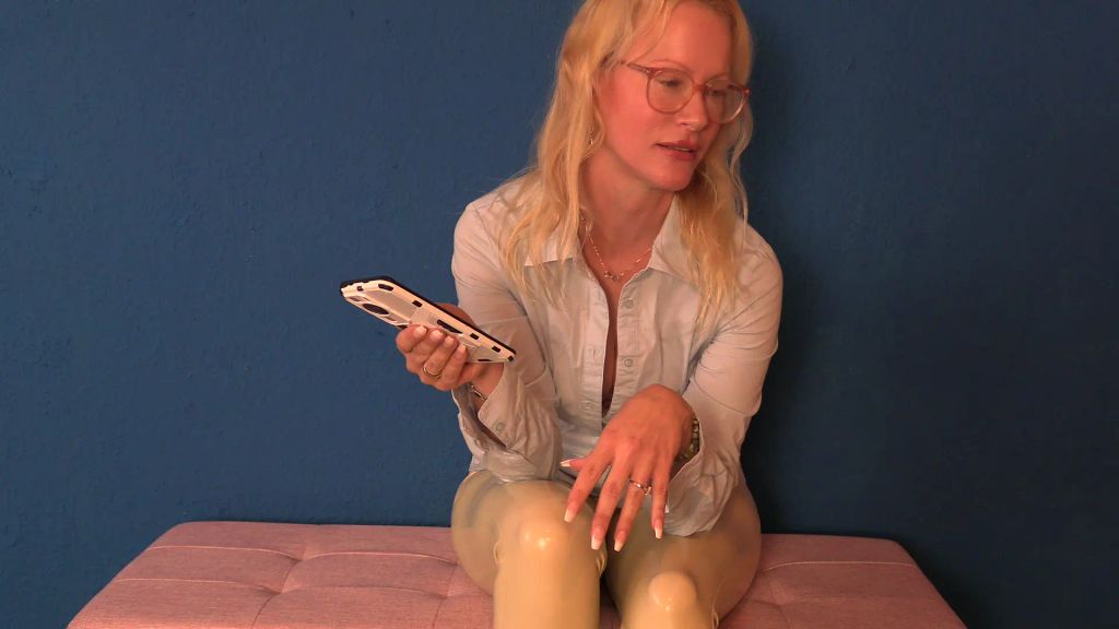 sexy foto nr. 3 von Geile Latex Sekretärin bekommt ein Dickpick von Dir