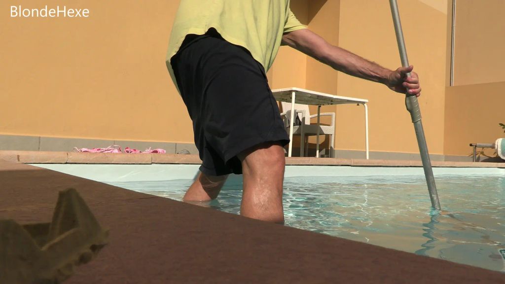 sexy foto nr. 1 von Poolboy beim wichsen erwischt und gefickt
