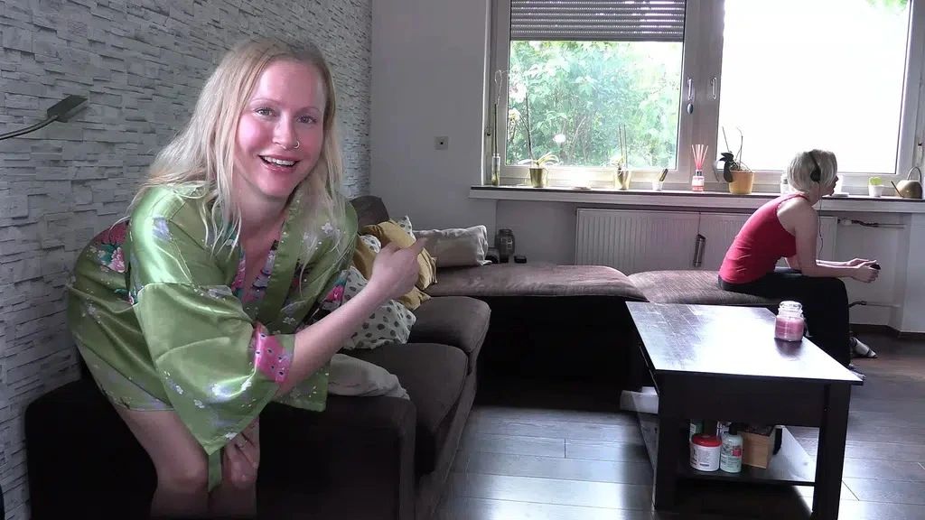 sexy foto nr. 10 von Neben ihr zum Orgasmus gewichst