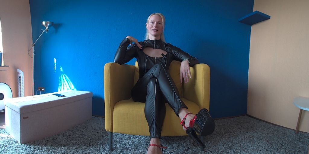 sexy foto nr. 8 von Zickige Freundin degradiert Dich zum Cuckold