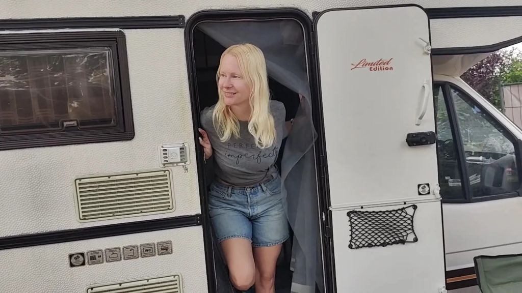 Ungeschminkter Fick im Camper