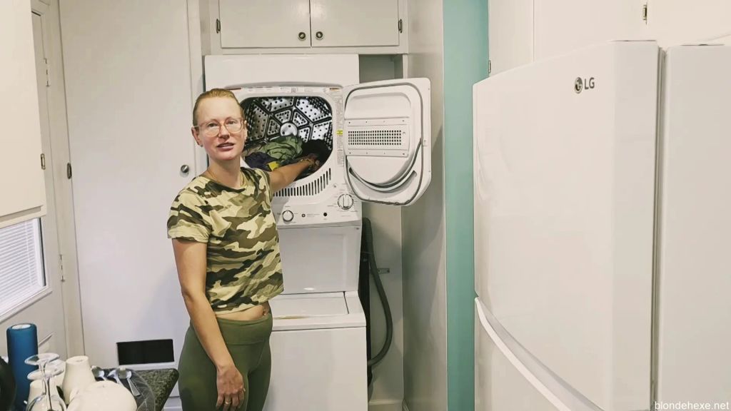 sexy foto nr. 10 von Geile Hausfrau bekommt 2 Cumshots