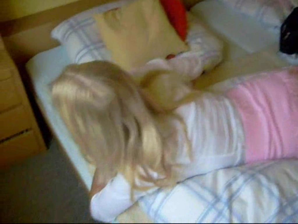 sexy foto nr. 1 von Teen (18+) hat Spaß