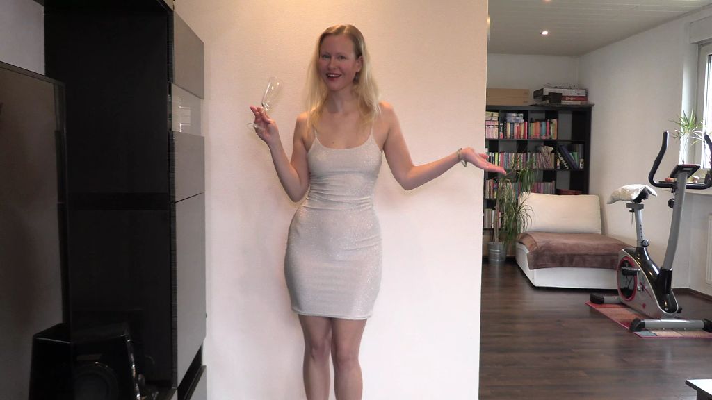 sexy foto nr. 2 von Partygirl geht der Sekt aus