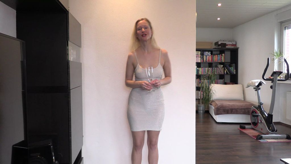 sexy foto nr. 3 von Partygirl geht der Sekt aus