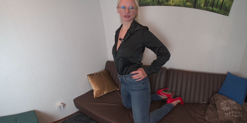 sexy foto nr. 9 von Selbstbewusste Business Lady in Satin