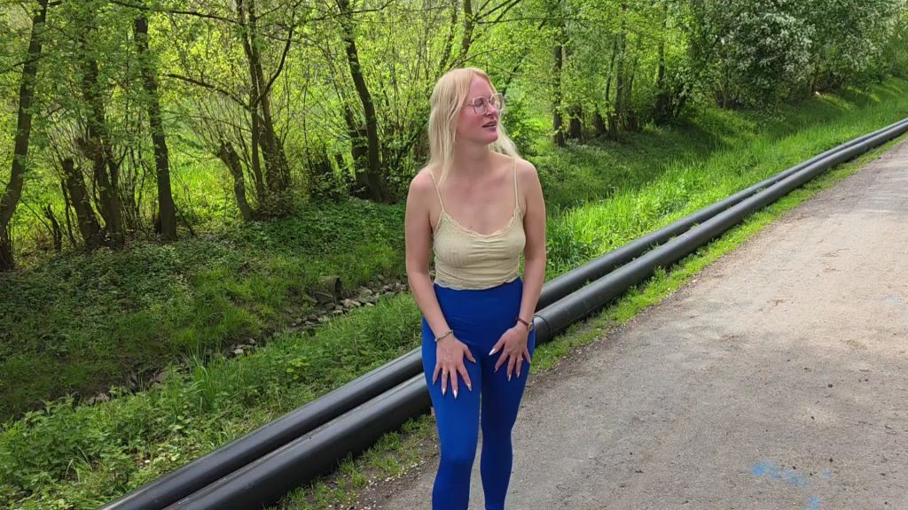 sexy foto nr. 3 von Ungeschminkt! Bauarbeiter verlegt PUBLIC ein Rohr bei mir!