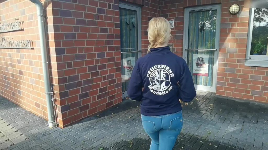 Feuerwehr Praktikantin Public gecreampied