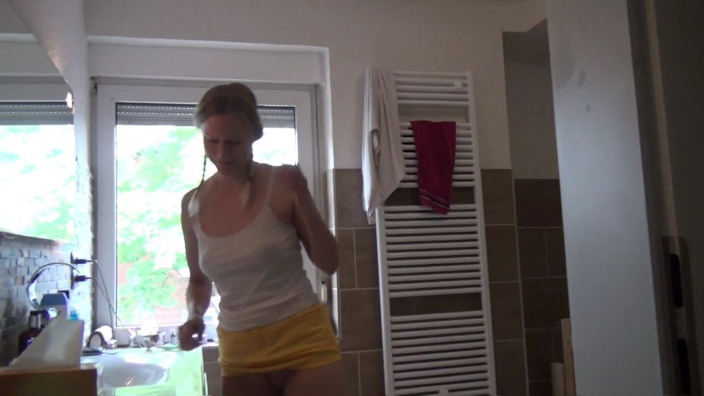 Vorschaubild 1 zum Video „Stiefvater fickt mich“