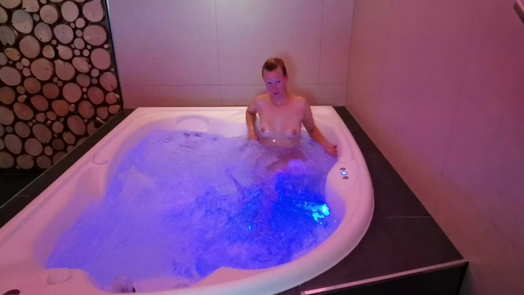 sexy foto nr. 2 von Solo im Whirlpool