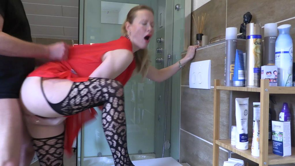 sexy foto nr. 6 von Geile Hausfrau wild durchgefickt