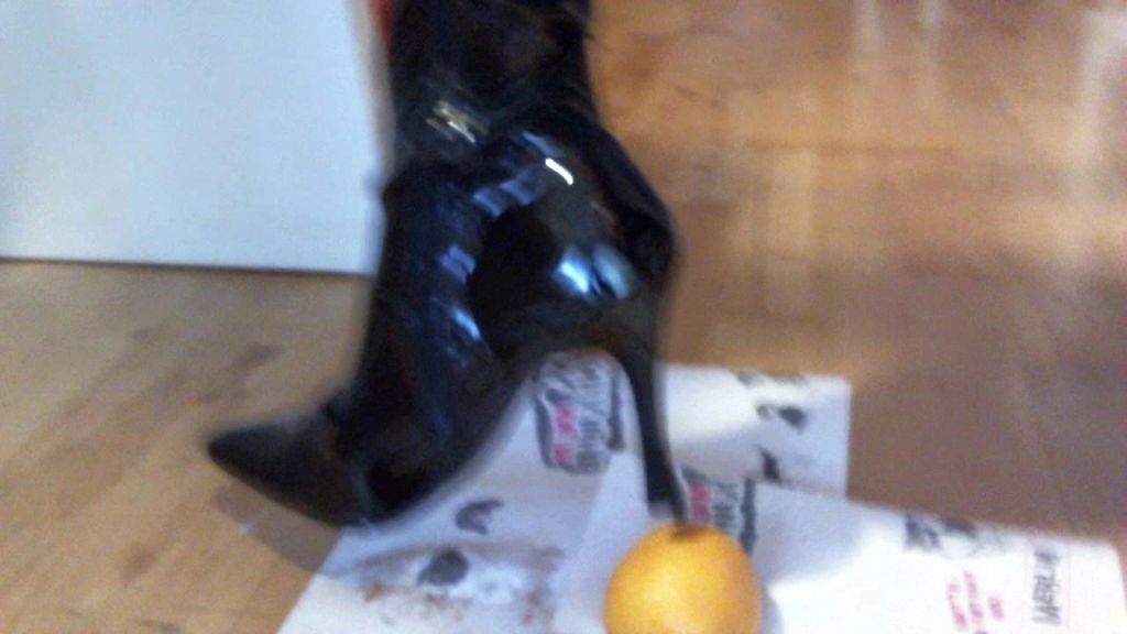 sexy foto nr. 9 von Crushing - der Obstfetisch