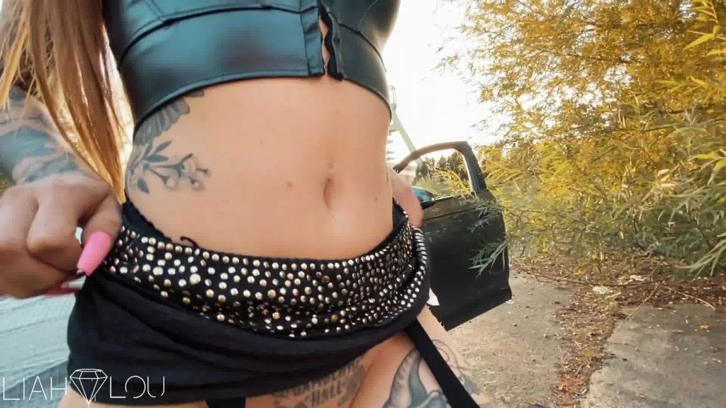 sexy foto nr. 2 von FAST ERWISCHT! Ruhrpottgöre auf Motorhaube zerfickt
