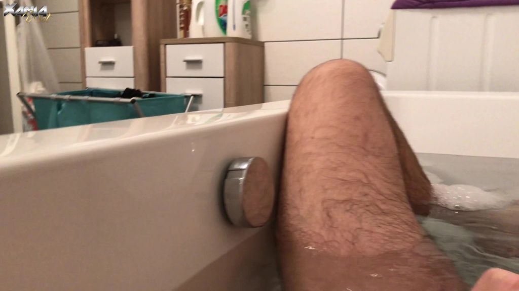 sexy foto nr. 2 von Dreist in die Wanne gepisst! Natursekt als Badezusatz!