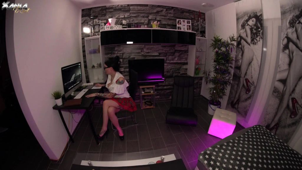 sexy foto nr. 1 von Krass Büro Einbrecher lässt die Hosen runter! Ficken fürs Üb