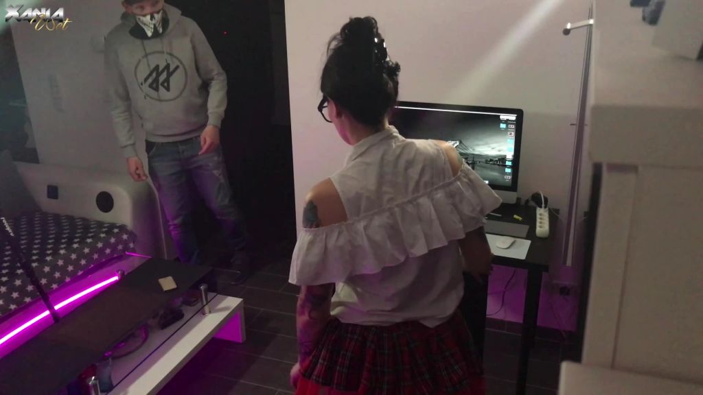 sexy foto nr. 2 von Krass Büro Einbrecher lässt die Hosen runter! Ficken fürs Üb