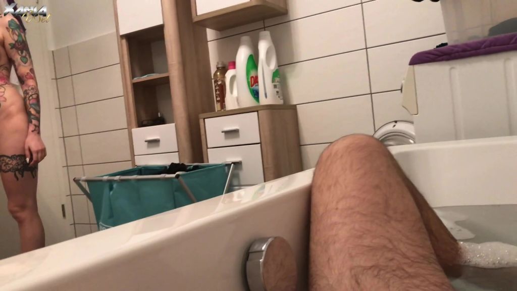 sexy foto nr. 3 von Dreist in die Wanne gepisst! Natursekt als Badezusatz!