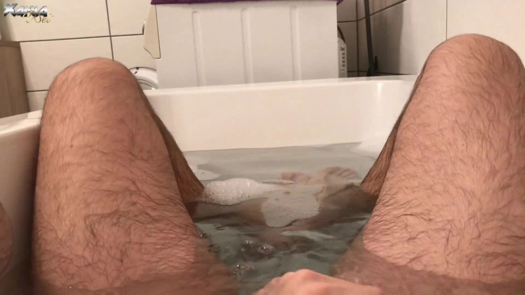 Dreist in die Wanne gepisst! Natursekt als Badezusatz!