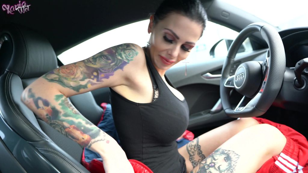 sexy foto nr. 5 von Ups Selfmade mitten auf dem Parkplatz! Bayreuther Möbelhaus
