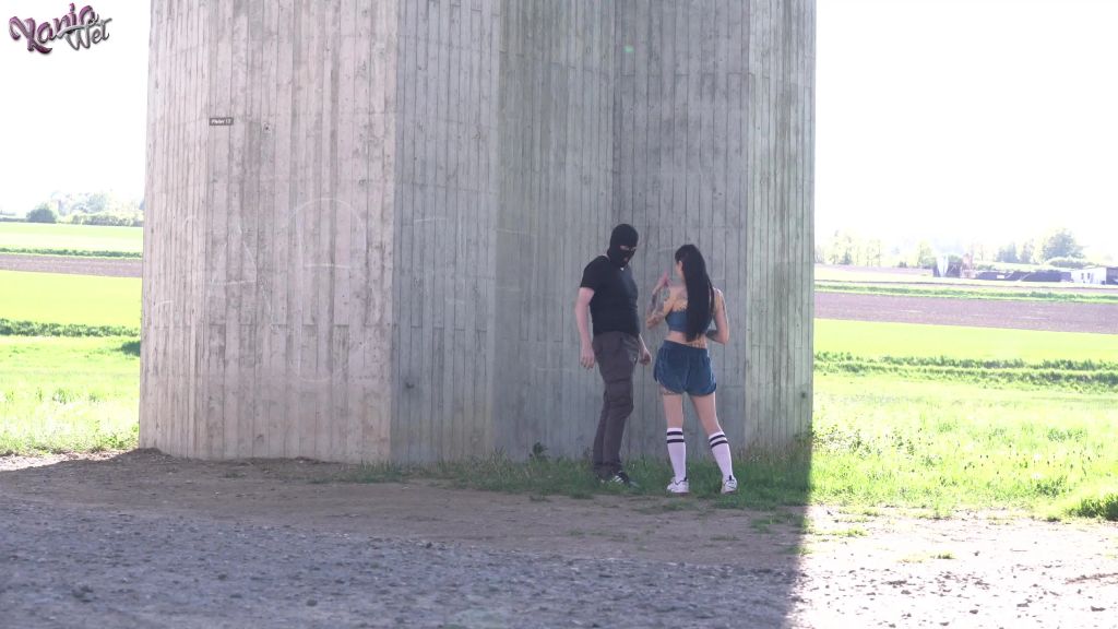 sexy foto nr. 2 von Beim Joggen verfolgt und gefickt!