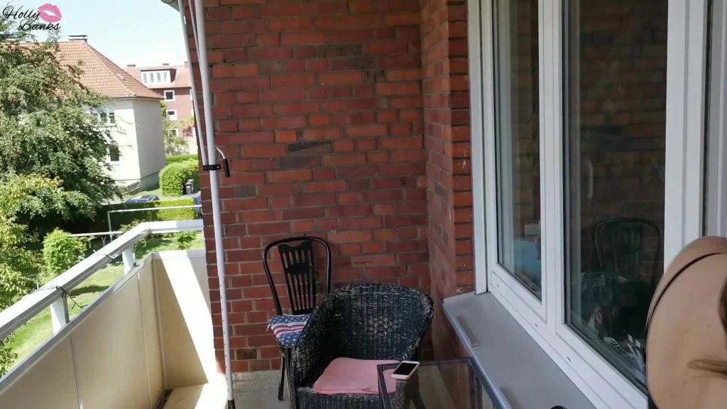 sexy foto nr. 2 von OMG! Auf Balkon ausgesperrt und Leggings vollgepisst