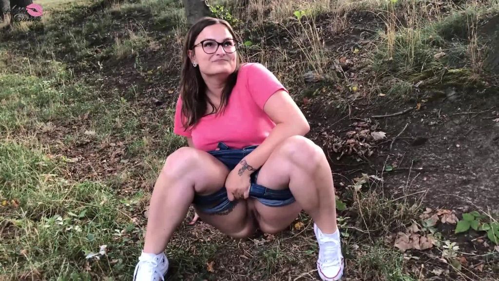 sexy foto nr. 8 von Public Piss auf Rastplatz