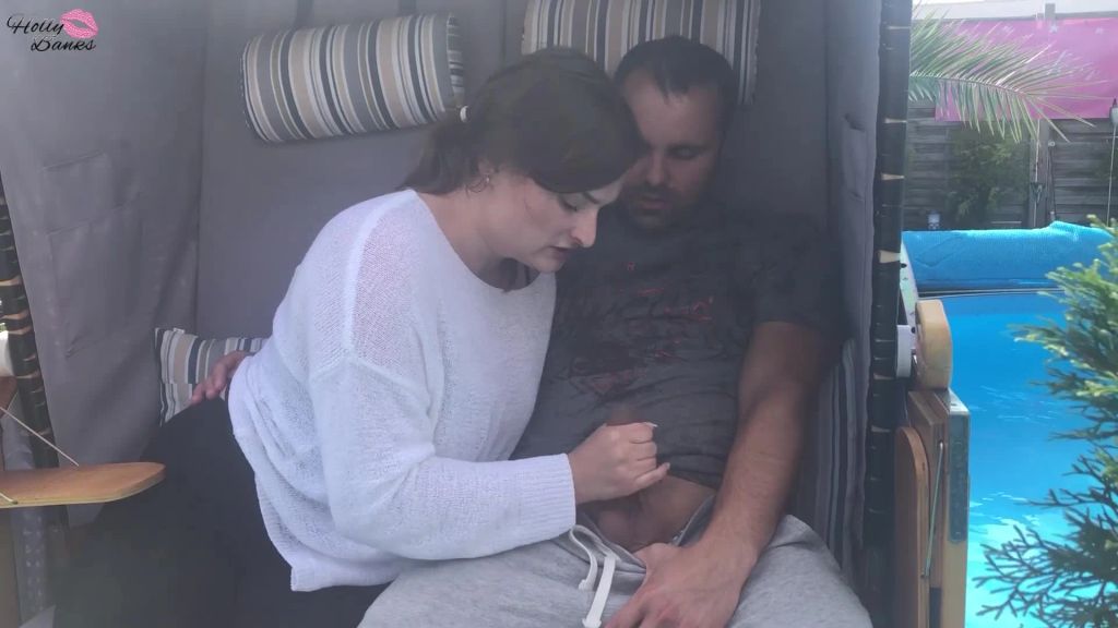 sexy foto nr. 8 von Öffentlich den Schwanz geblasen...