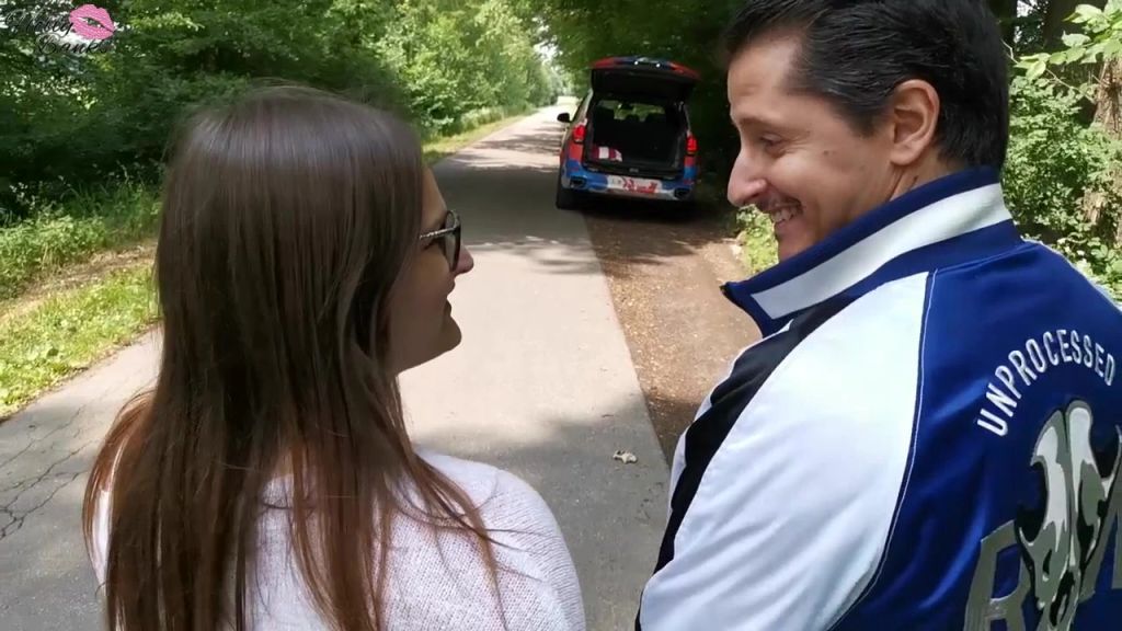 sexy foto nr. 2 von DREHABBRUCH! Beim Fick im Auto erwischt.