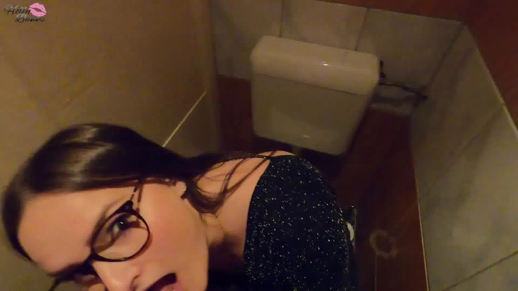 sexy foto nr. 4 von Vom Date versetzt. Barkeeper auf Toilette gefickt