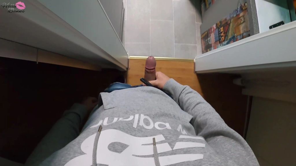 sexy foto nr. 2 von Beim Putzen von Mitbewohner angespritzt