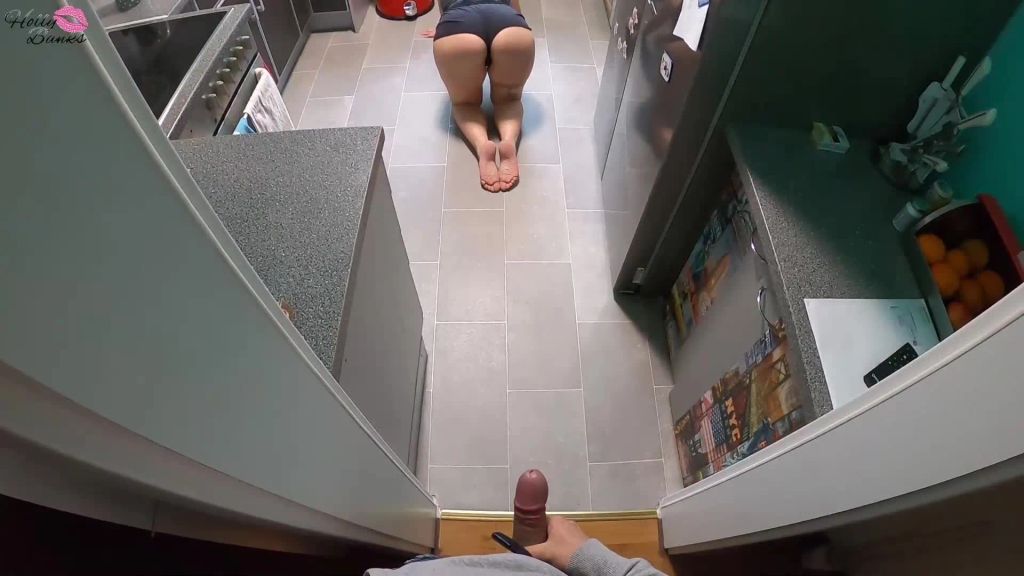 sexy foto nr. 4 von Beim Putzen von Mitbewohner angespritzt