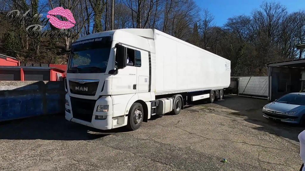 sexy foto nr. 1 von Die Trucker-Schlampe. Von LKW-Fahrer blank durchgezogen