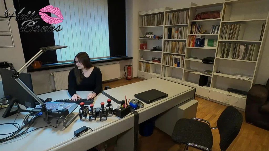 sexy foto nr. 1 von Die Büro-Schlampe. Vom Fahrer im Büro durchgefickt