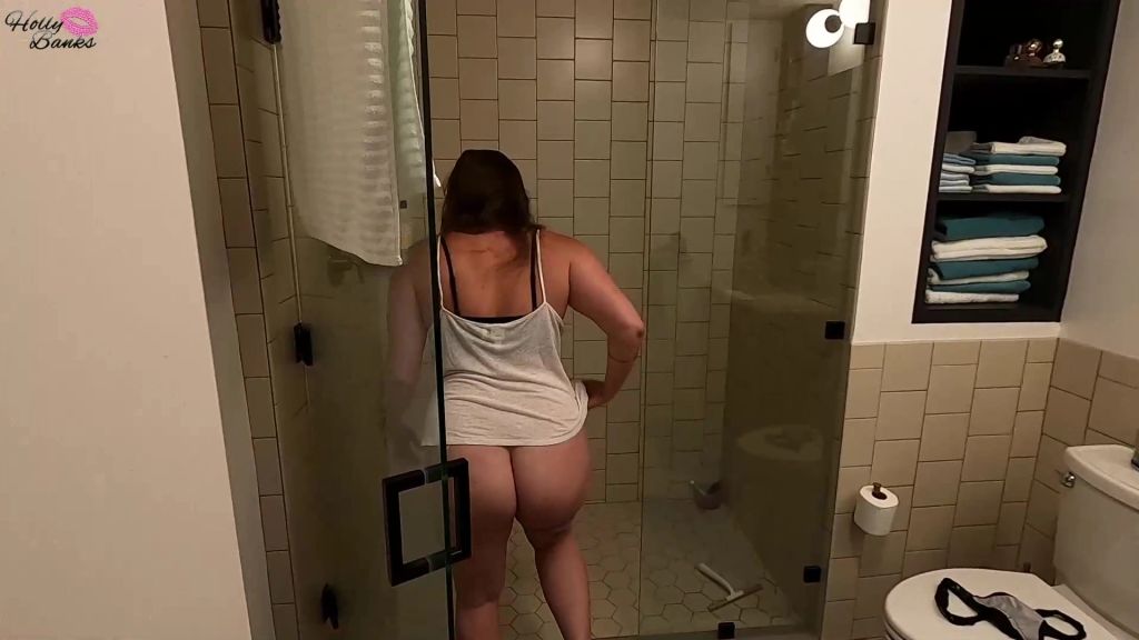 sexy foto nr. 5 von Heimlich in Pattis Dusche gepisst