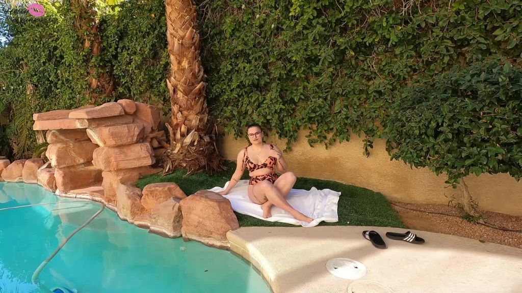 sexy foto nr. 3 von Public am Hotel-Pool