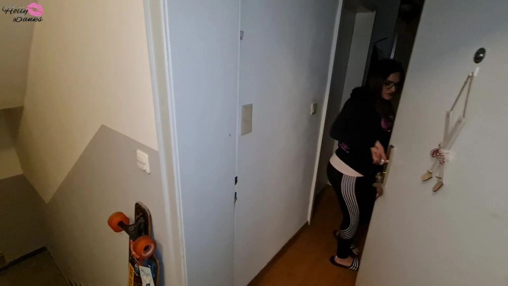 sexy foto nr. 4 von Nachbarn auf Teppich gepisst