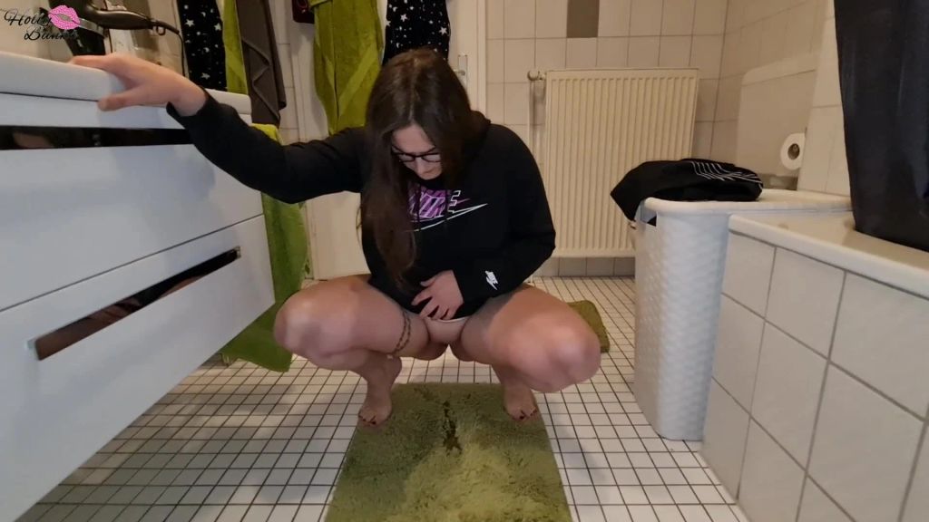 sexy foto nr. 9 von Nachbarn auf Teppich gepisst