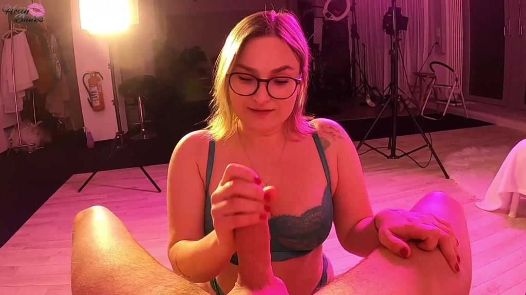 sexy foto nr. 2 von Ausgehungert. Private Sextapes