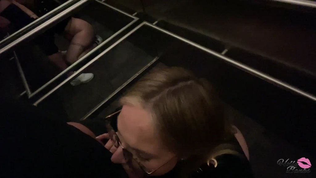 sexy foto nr. 4 von Im Fahrstuhl erwischt..., hättest du dich getraut?