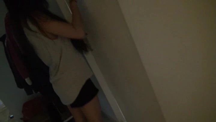 sexy foto nr. 1 von Mein ersters mal woanders Pipi machen :)