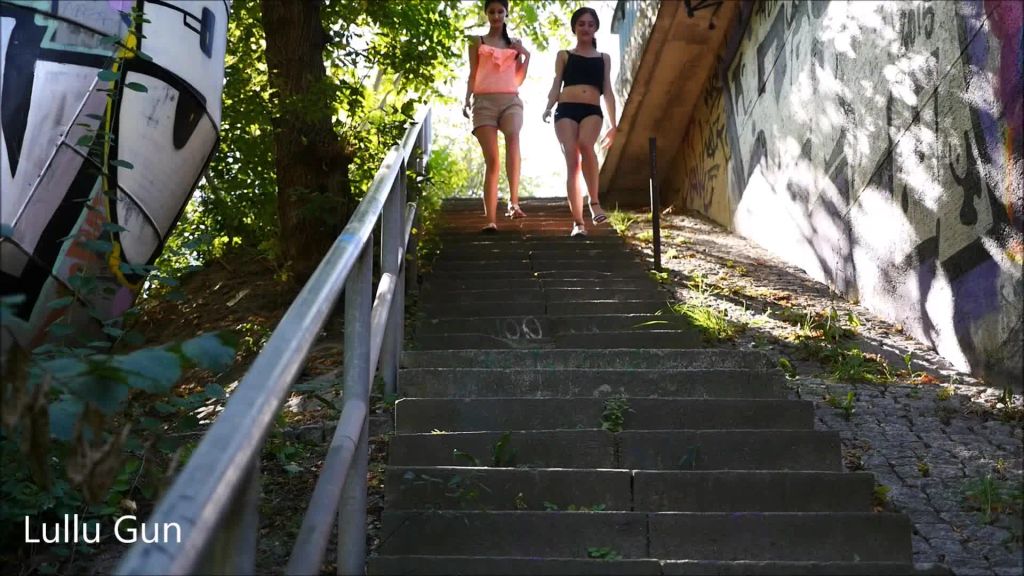sexy foto nr. 1 von Coco und ich beim Outdoor pissen