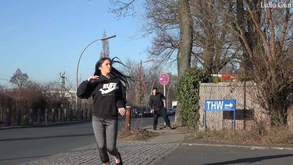sexy foto nr. 2 von Jogger beim Spannen erwischt! Direkt Abgeblasen & gewichst