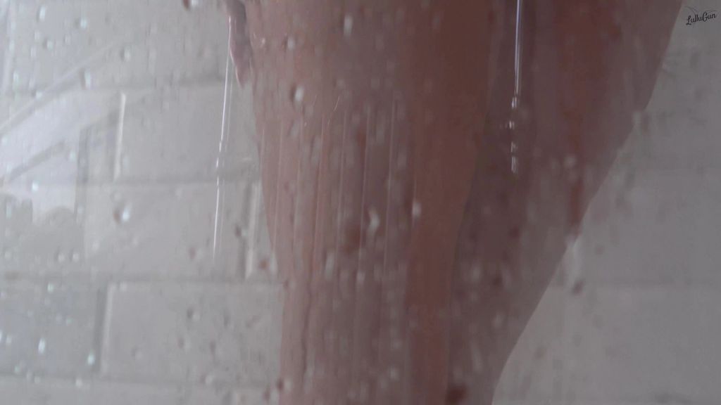 sexy foto nr. 3 von Romantic Shower with Lullu Gun