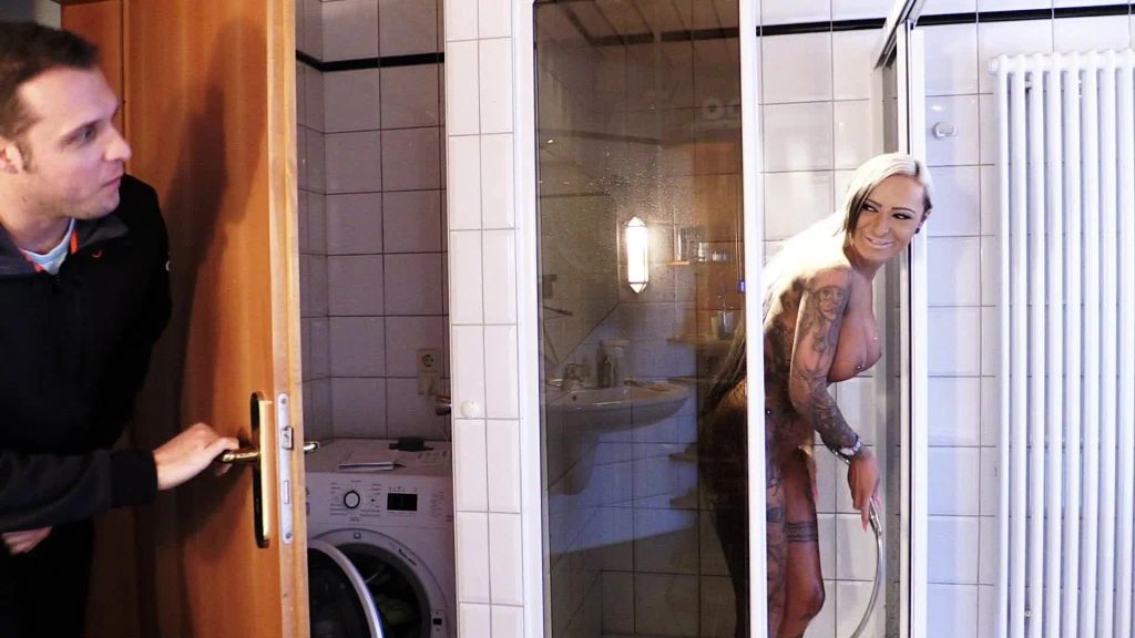 sexy foto nr. 2 von Gehts noch? Stiefbruder fickt mich!