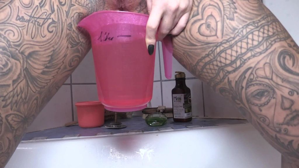 sexy foto nr. 7 von Piss-Rekord! Die Wette: 1Liter?