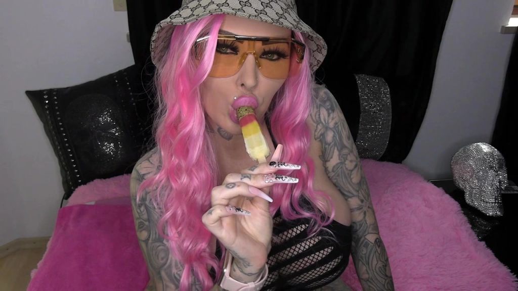 sexy foto nr. 2 von Wer schmilzt zuerst? DU oder das Eis?