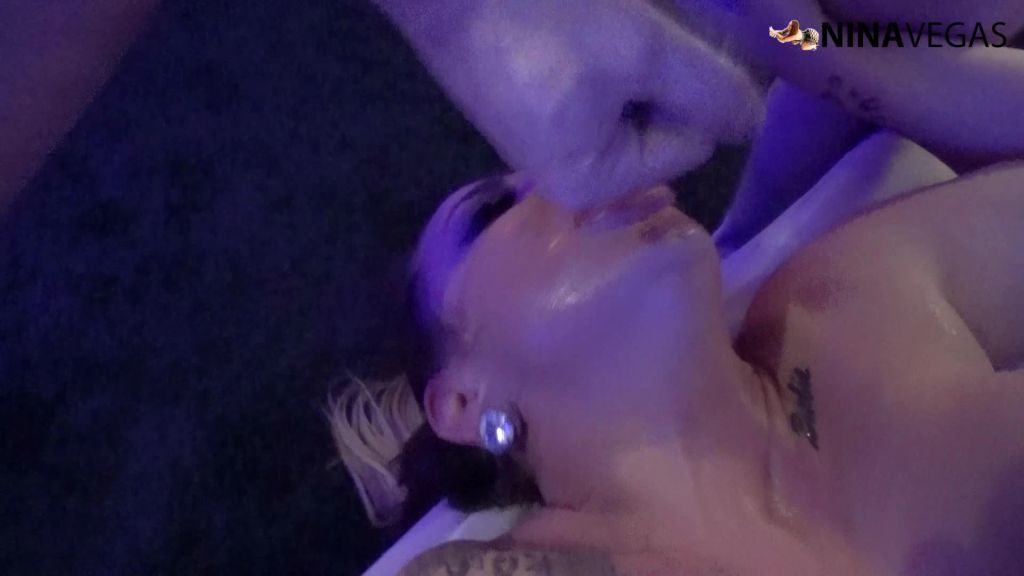 sexy foto nr. 10 von NinaVegas vom Jungbullen EXTREM Abgefickt