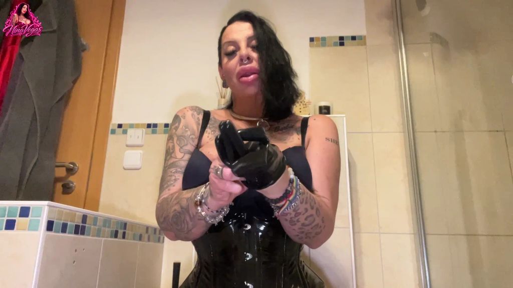 Vorschaubild 1 zum Video „NinaVegas - Anal Prolapse“