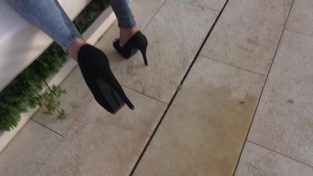 sexy foto nr. 10 von MEGA-NASS JEANS HEELS PISS !